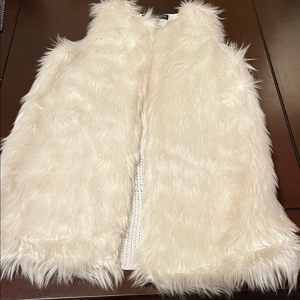 Almost Famous Ivory Faux Fur Vest in good condition.